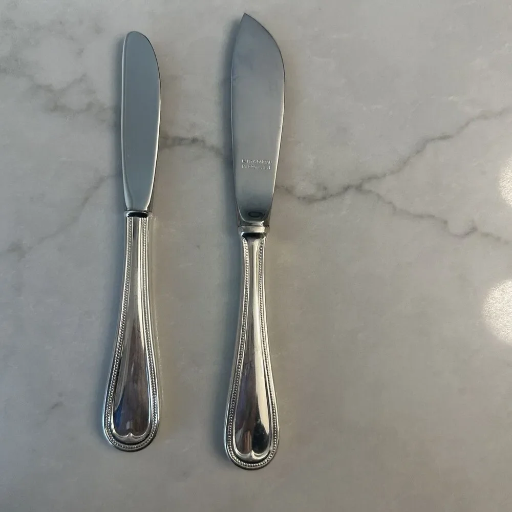 Reed & Barton Beaded English Gentry Silverplate. 2 butter knife knives.